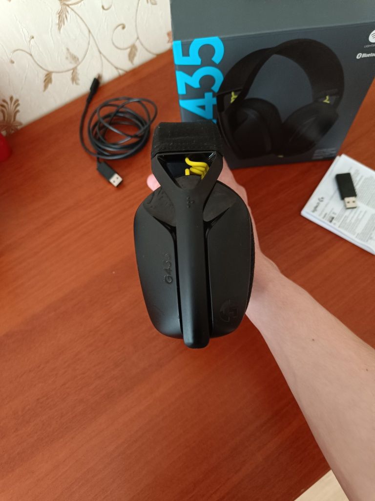 Игровые наушники Logitech g435.