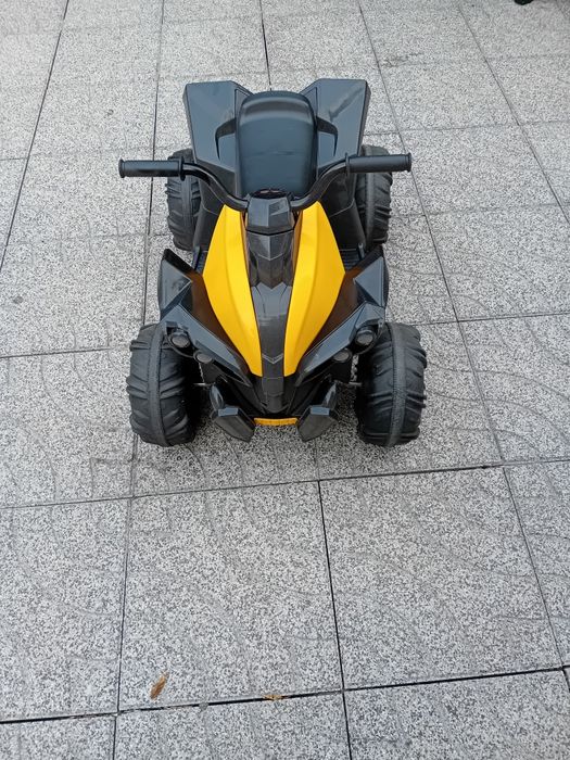 Moto 4 usada a bateria