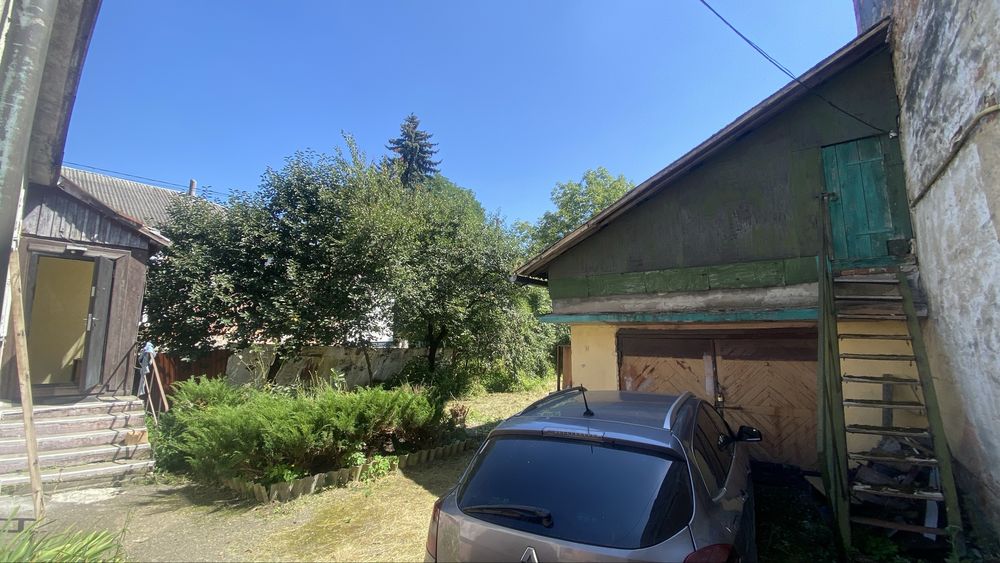 Квартира(половина будинку)• Центр Городка • Подвір’я/сад • 20 км Львів