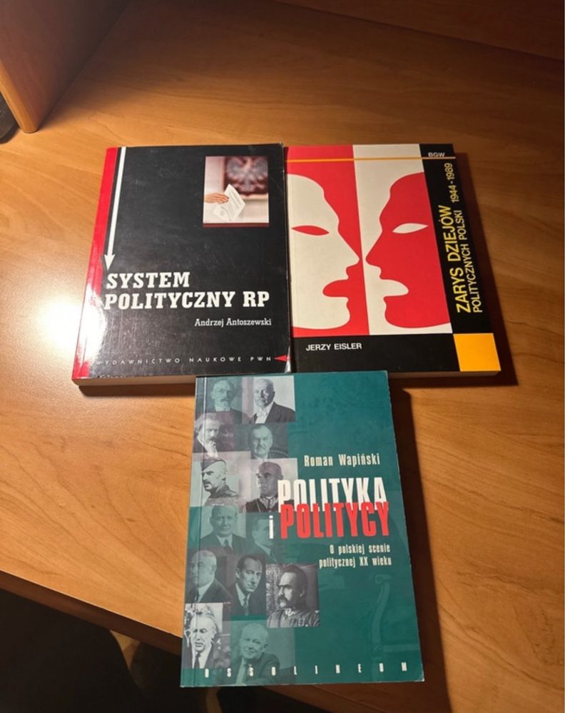 Komplet książek na temat historii Polskiej Polityki