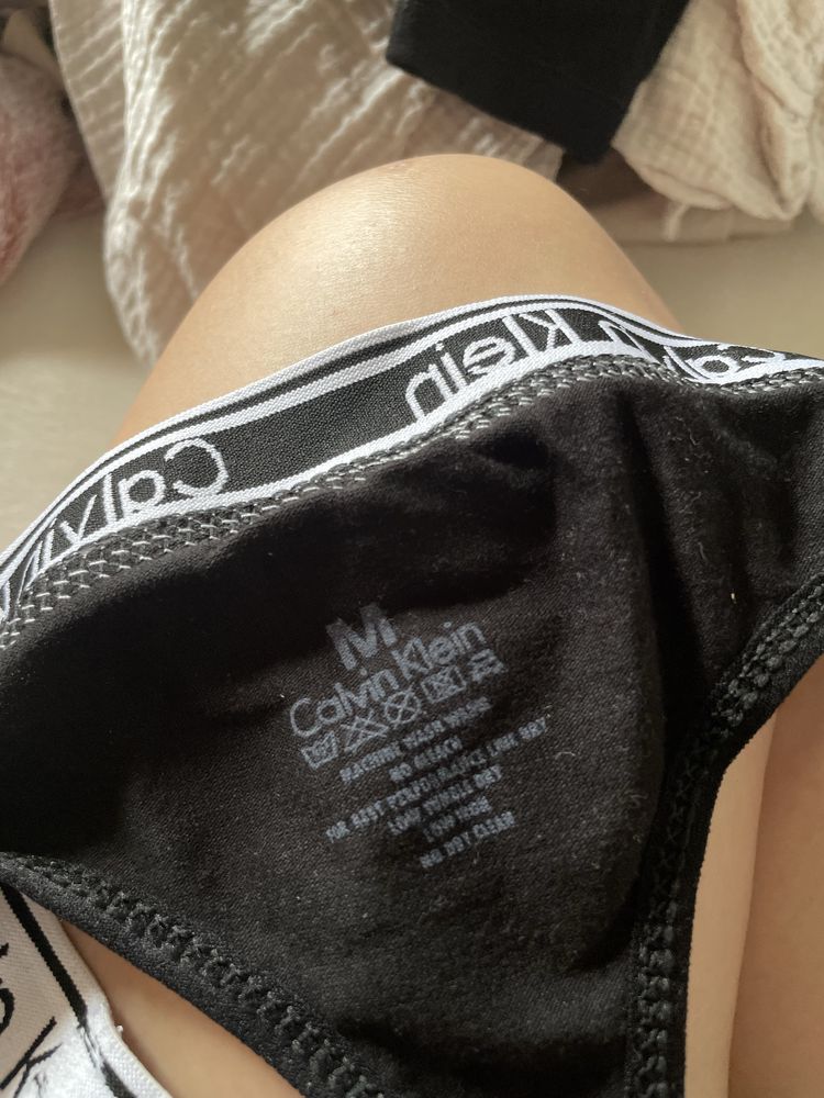 Majtki stringi damskie calvin klein zestaw białe i czarne