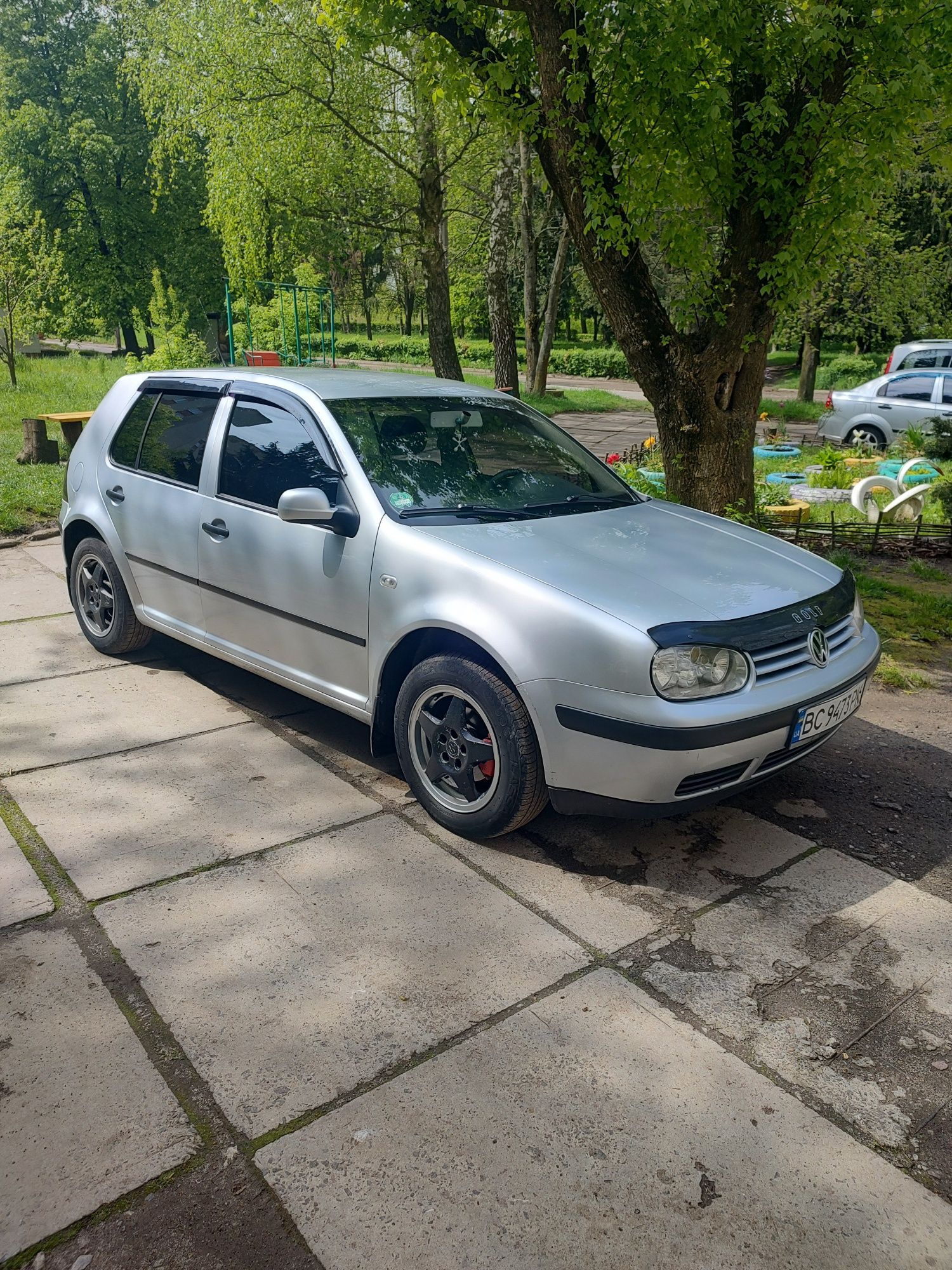 Авто Volkswagen golf