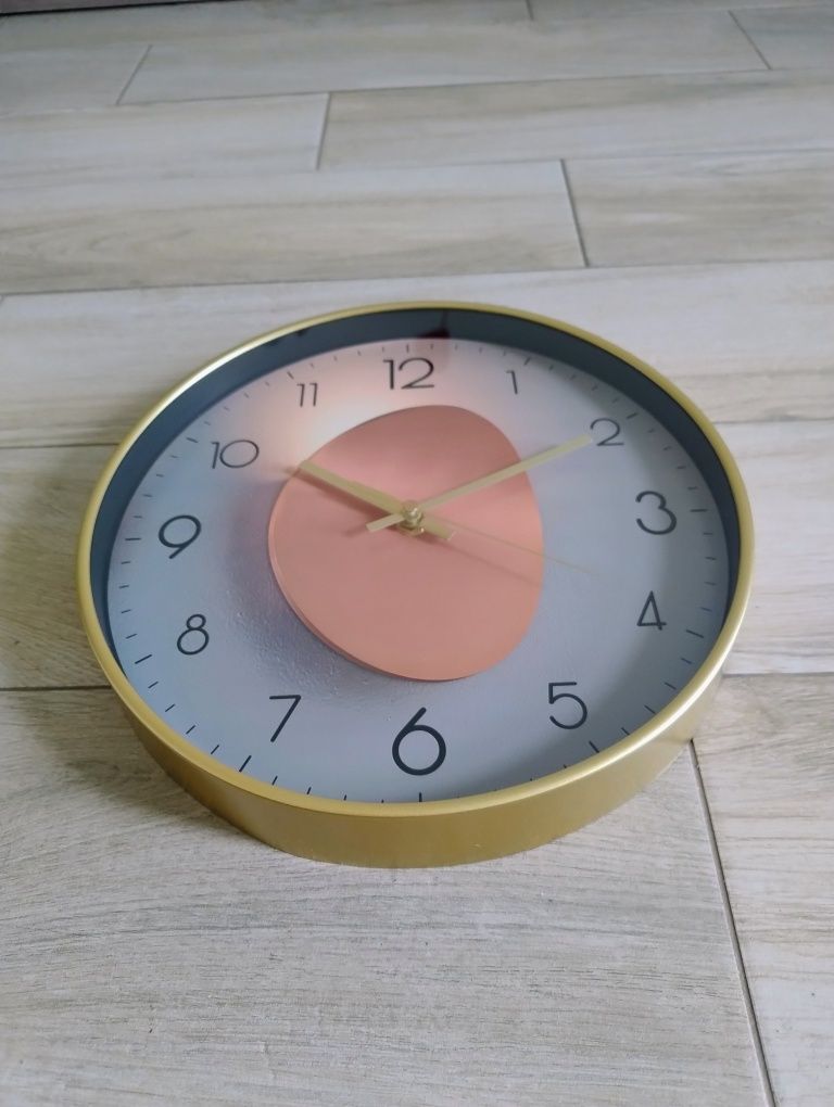 Zegar ścienny Nowoczesne  chichy bez tykania 30cm.