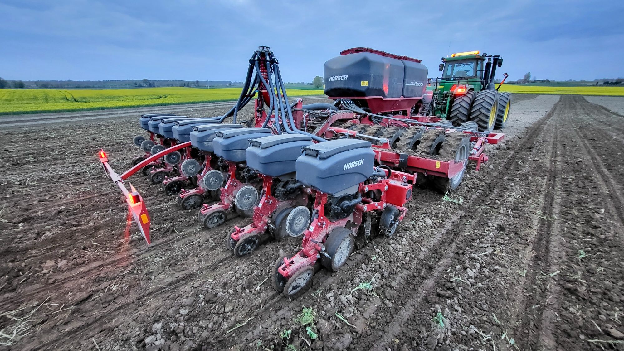 Siew strip till bezorkowy siew za słomę Horsch Focus 6TD rzepaku zbóż
