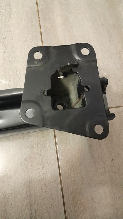 Підсилювач заднього бампера VW Touran