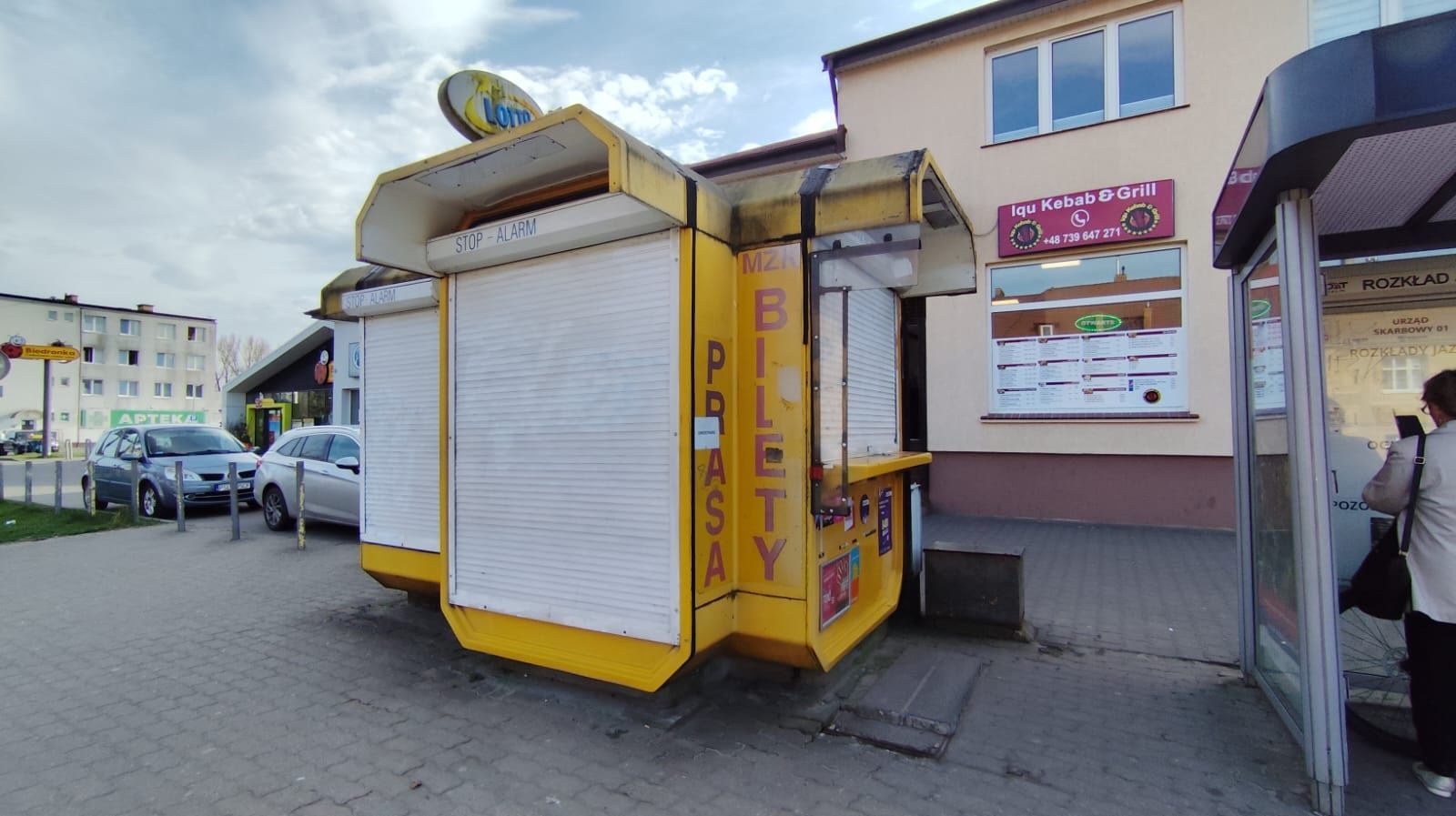 Kiosk przy przystanku MZK