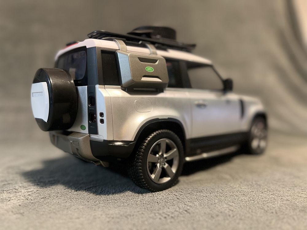 Auto sterowane na pilota Land Rover Defender 90 1:12