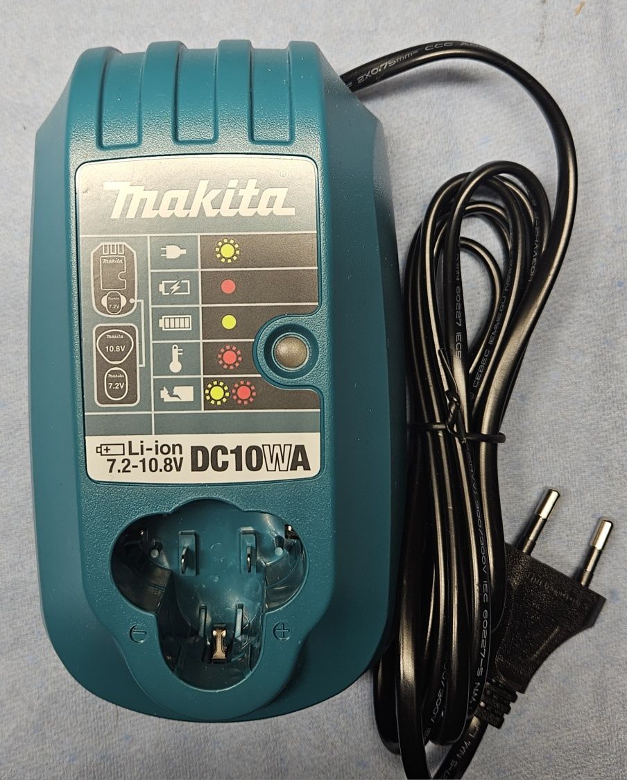 Ładowarka Makita DC10SA oraz DC10WA.