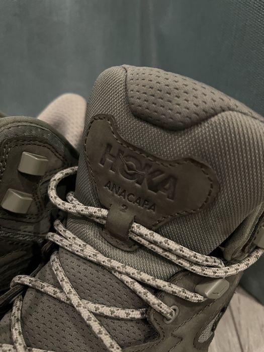 Hoka Gore tex в гарному стані зручні не промокають .