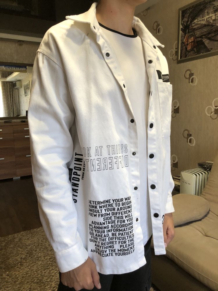 Джинсовый пиджак белый с надписями жакет куртка рубашка