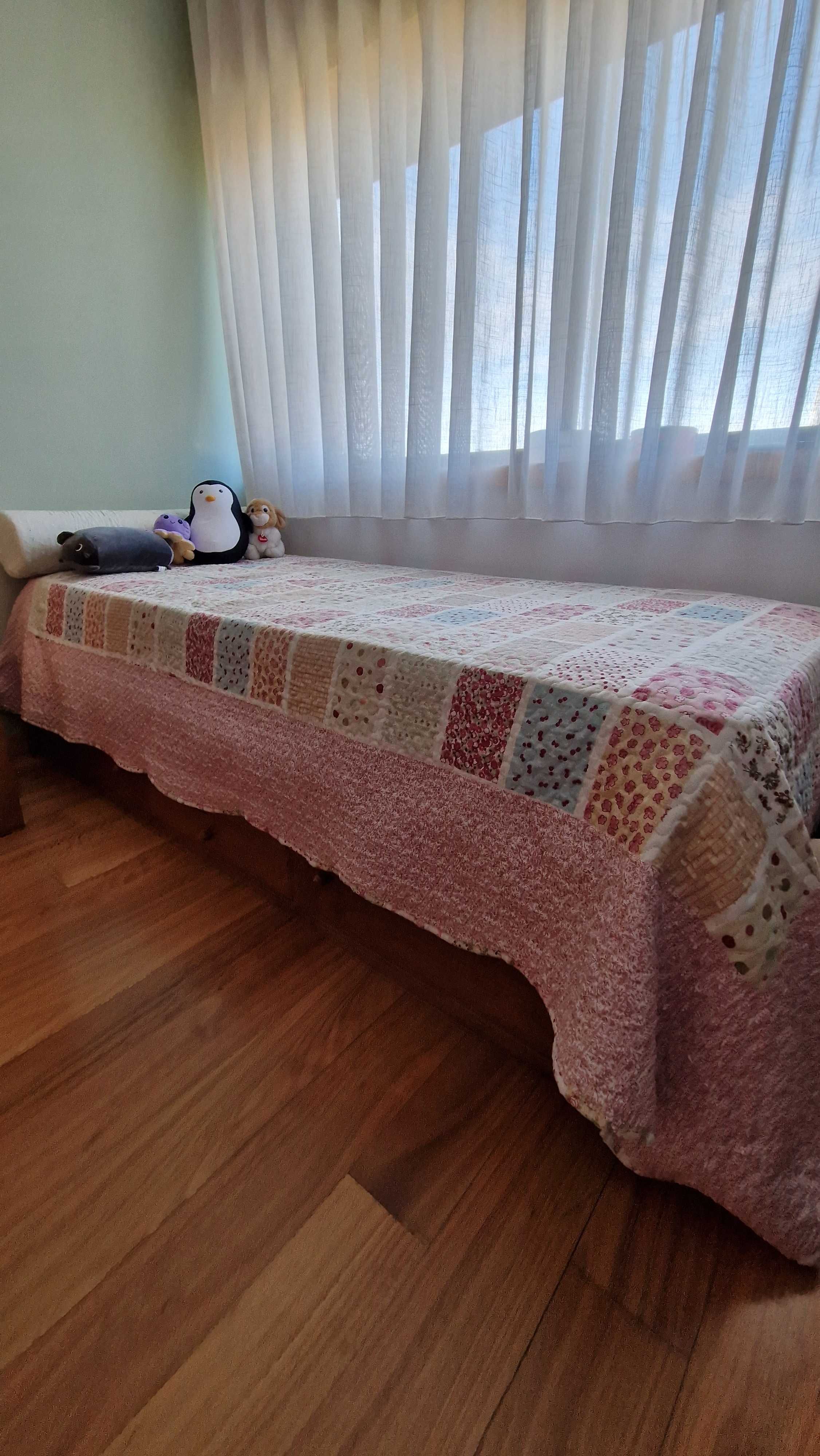 Cama de soleiro de madeira maciça com arrumação