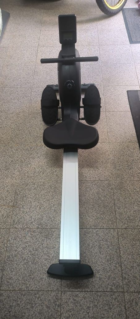 Maquina de remo como nova
MÁQUINA DE REMO- CF323- 16 NÍVEIS DE RESISTÊ