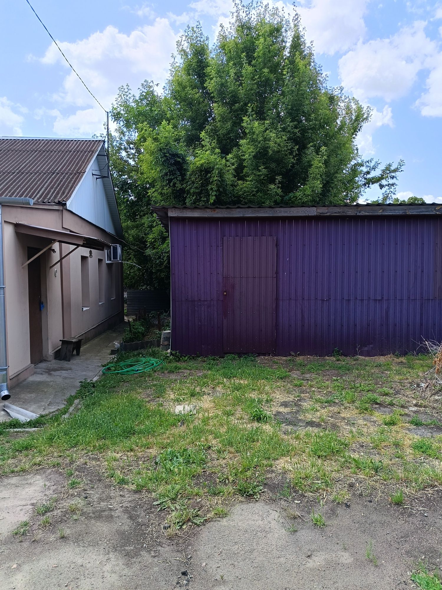 Продам бізнес базу, з житловим будинком, в місті,.