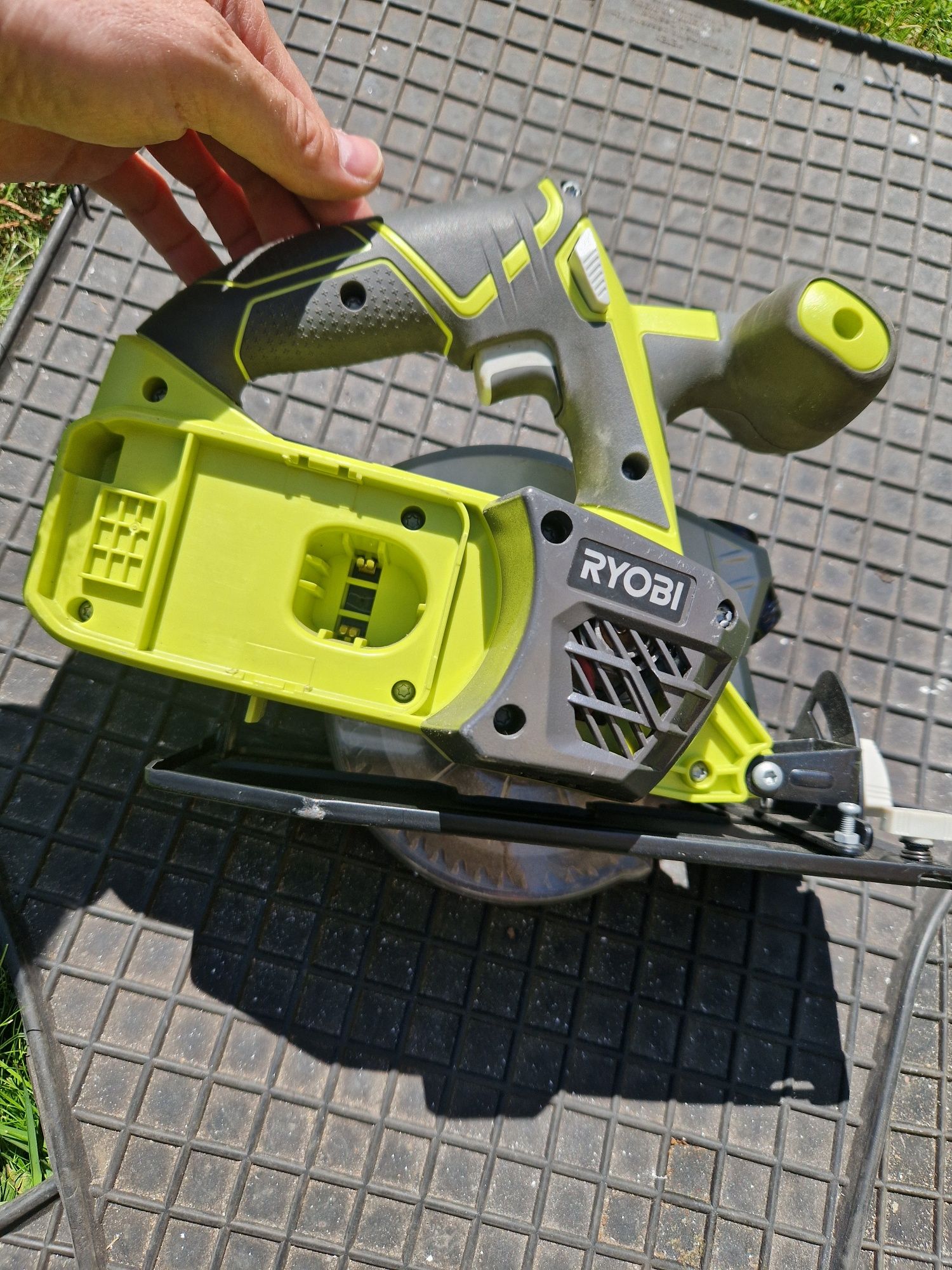 Pilarka Ryobi RWSL1802 18V