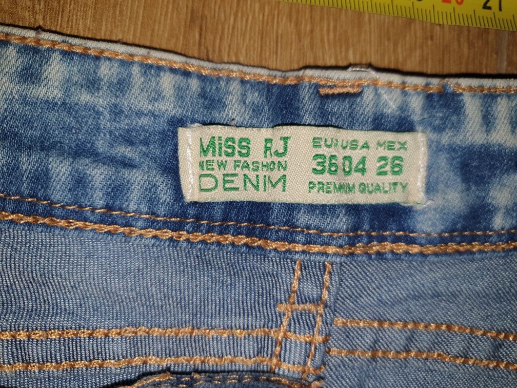 Krótkie spodenki z przetarciami jeans Miss RJ roz. 36/XS