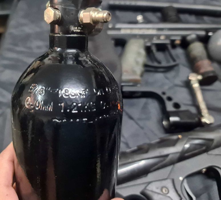 Dois marcadores Paintball + botija + material