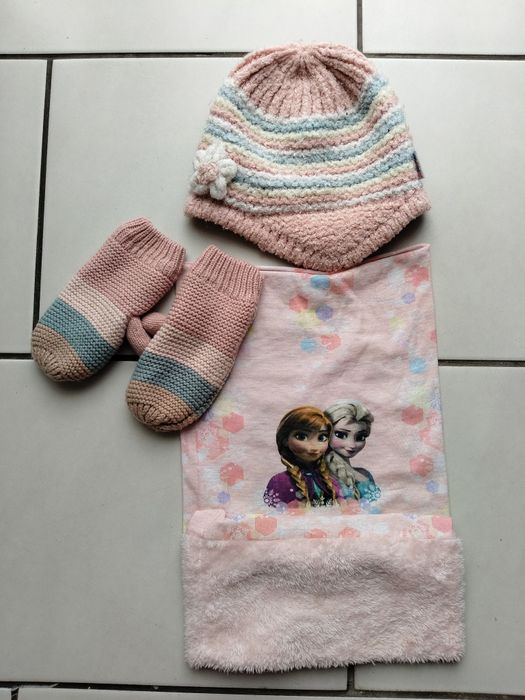 Zestaw czapka rękawiczki i komin