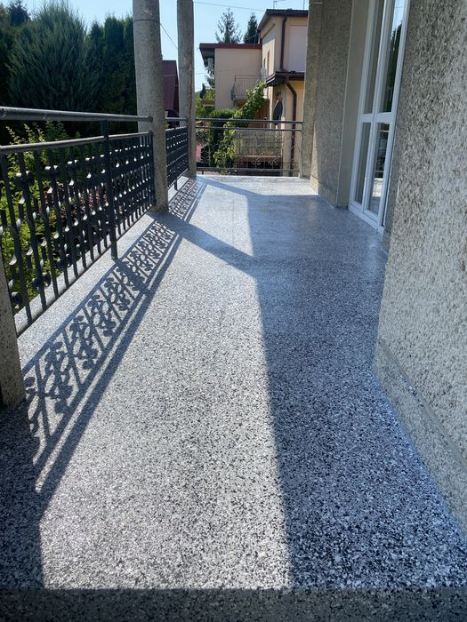 Garaże, wnętrza domów,Hale przemysłe – posadzki żywiczne | cała Polska