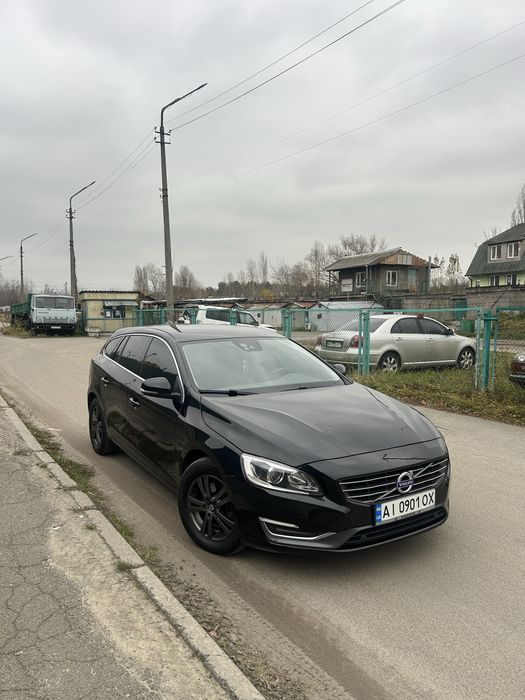 Продам власний Volvo V60 D4 2014