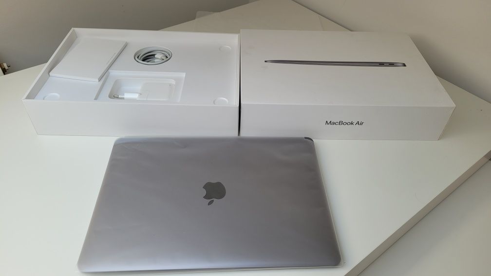 Macbook air 2020, i5  8/256gb
