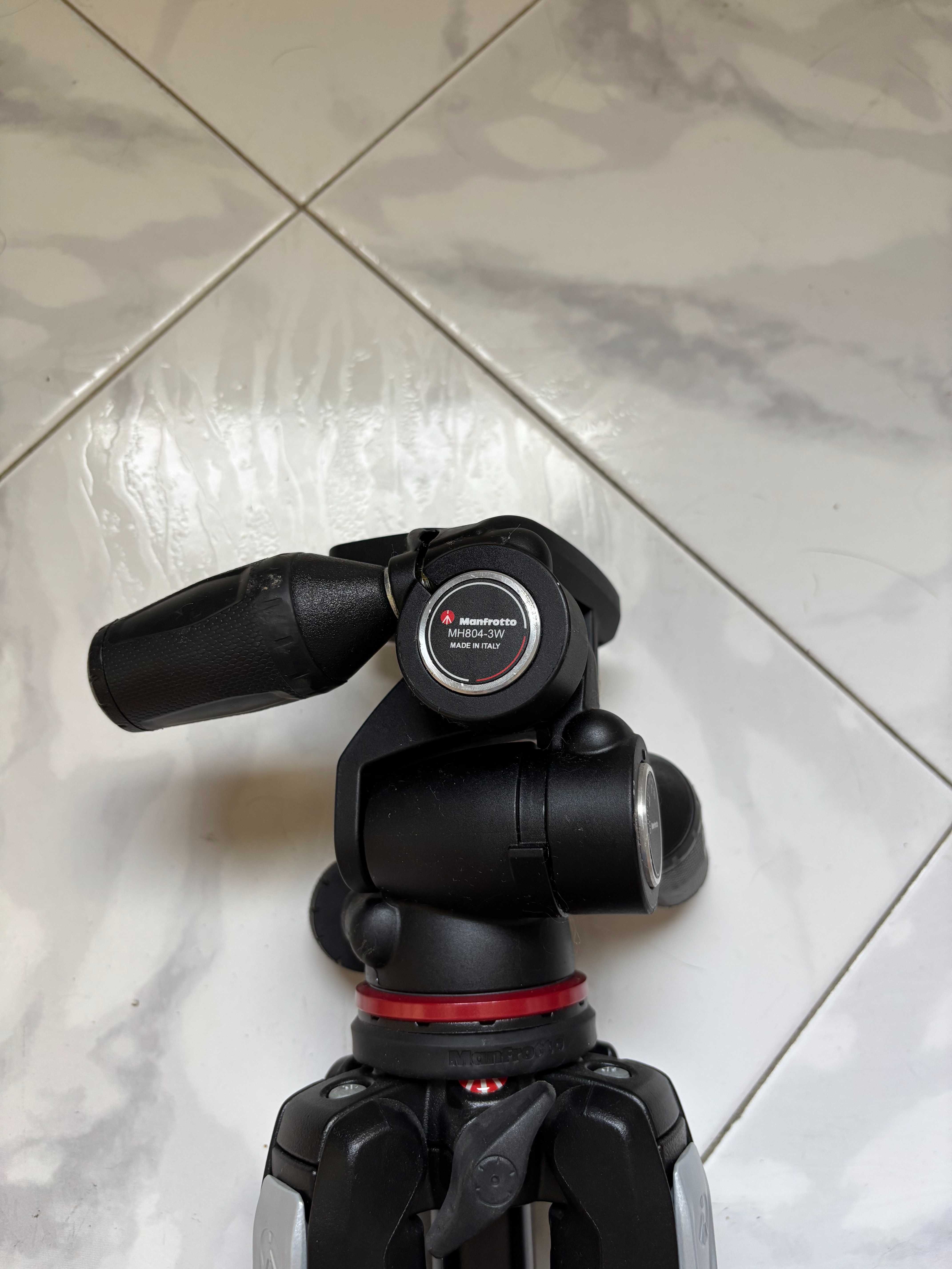 Tripé Manfrotto MH804-3W + 190X