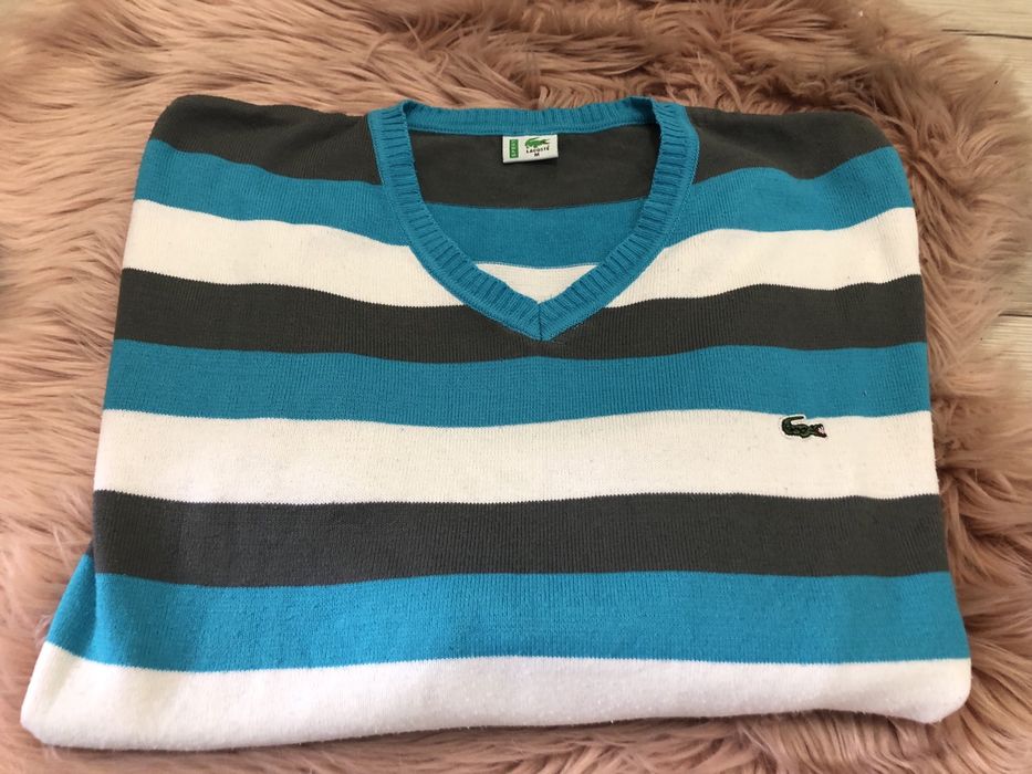 Sweter w serek Lacoste