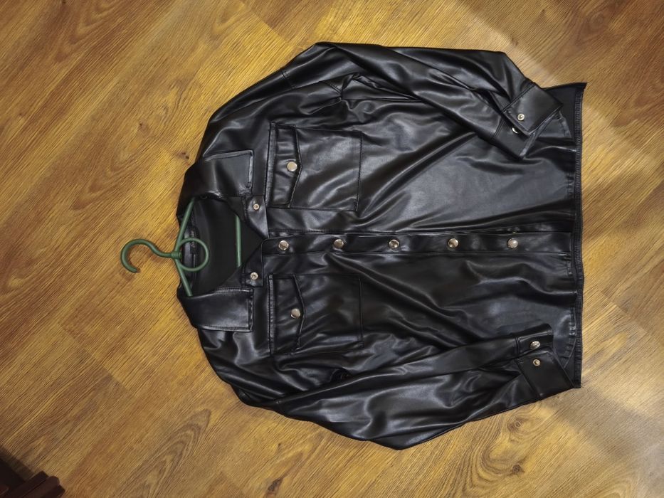 Продам женскую рубашку с эко-кожи.