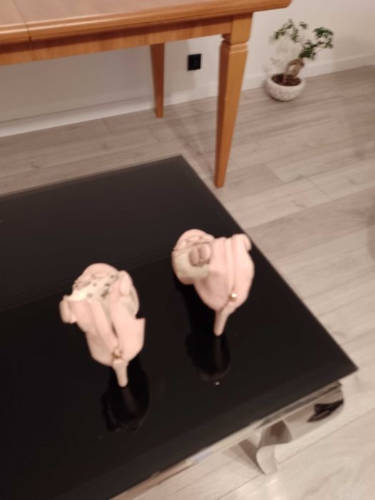 Eleganckie szpilki odkryte.