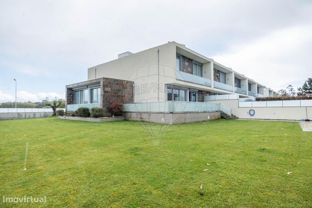 Moradia T4 para venda