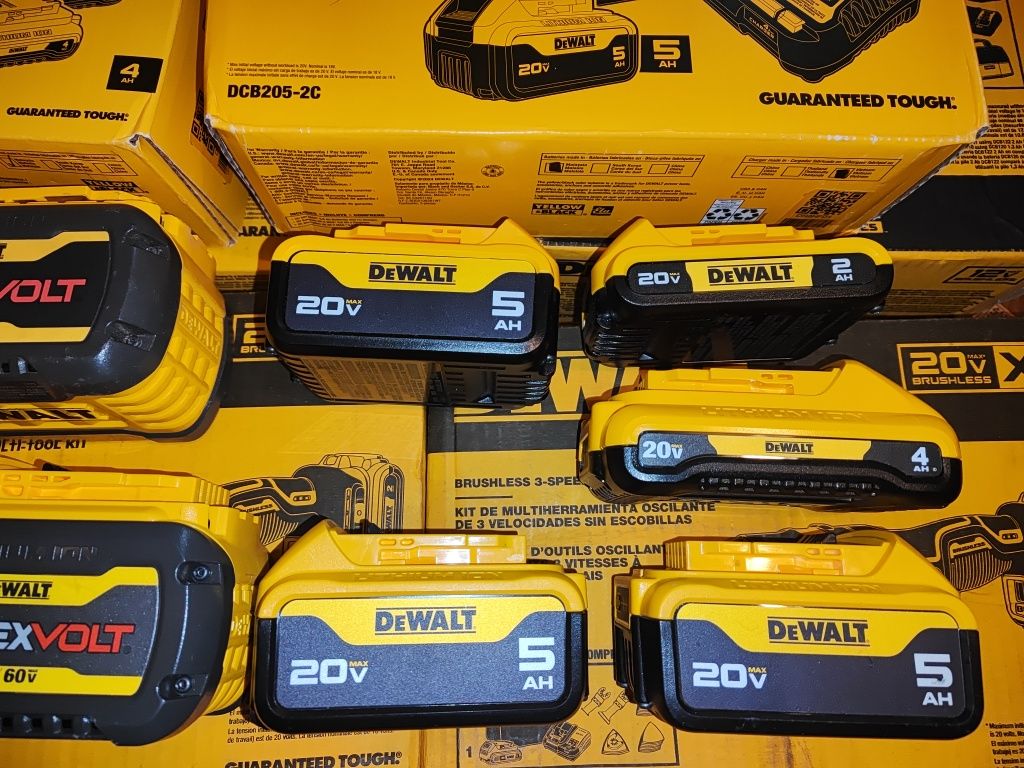 Аккумулятор DeWALT DCB240/ DCB205, Зарядне устройство Dewalt