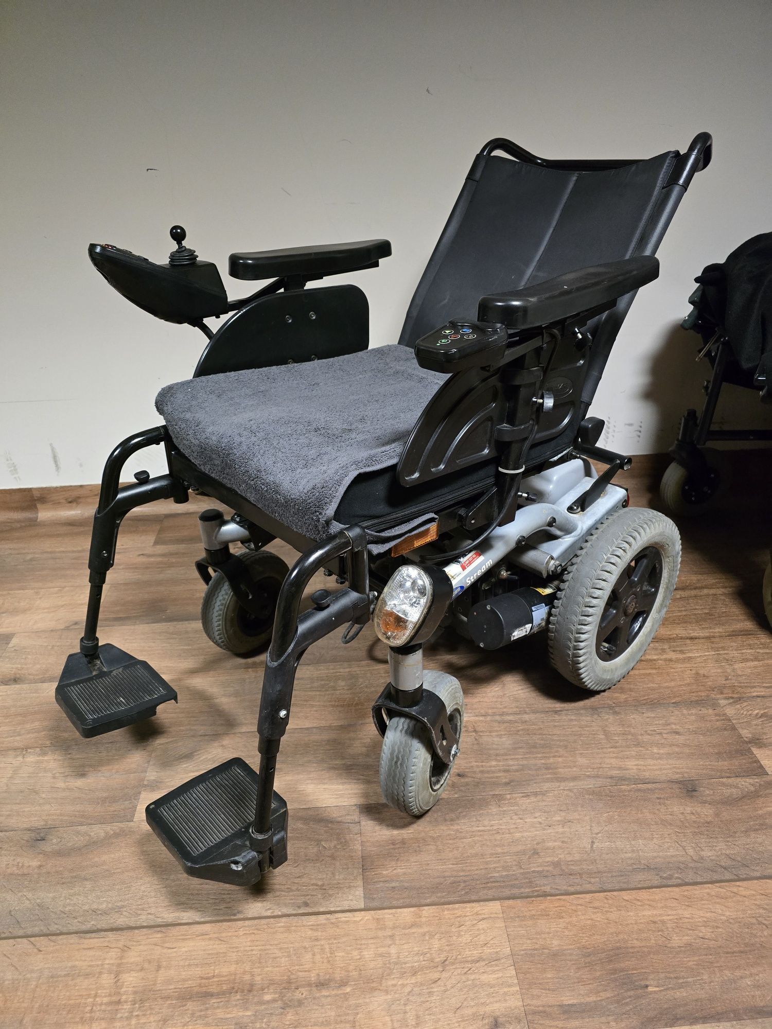 Wozek elektryczny inwalidzki Invacare stream