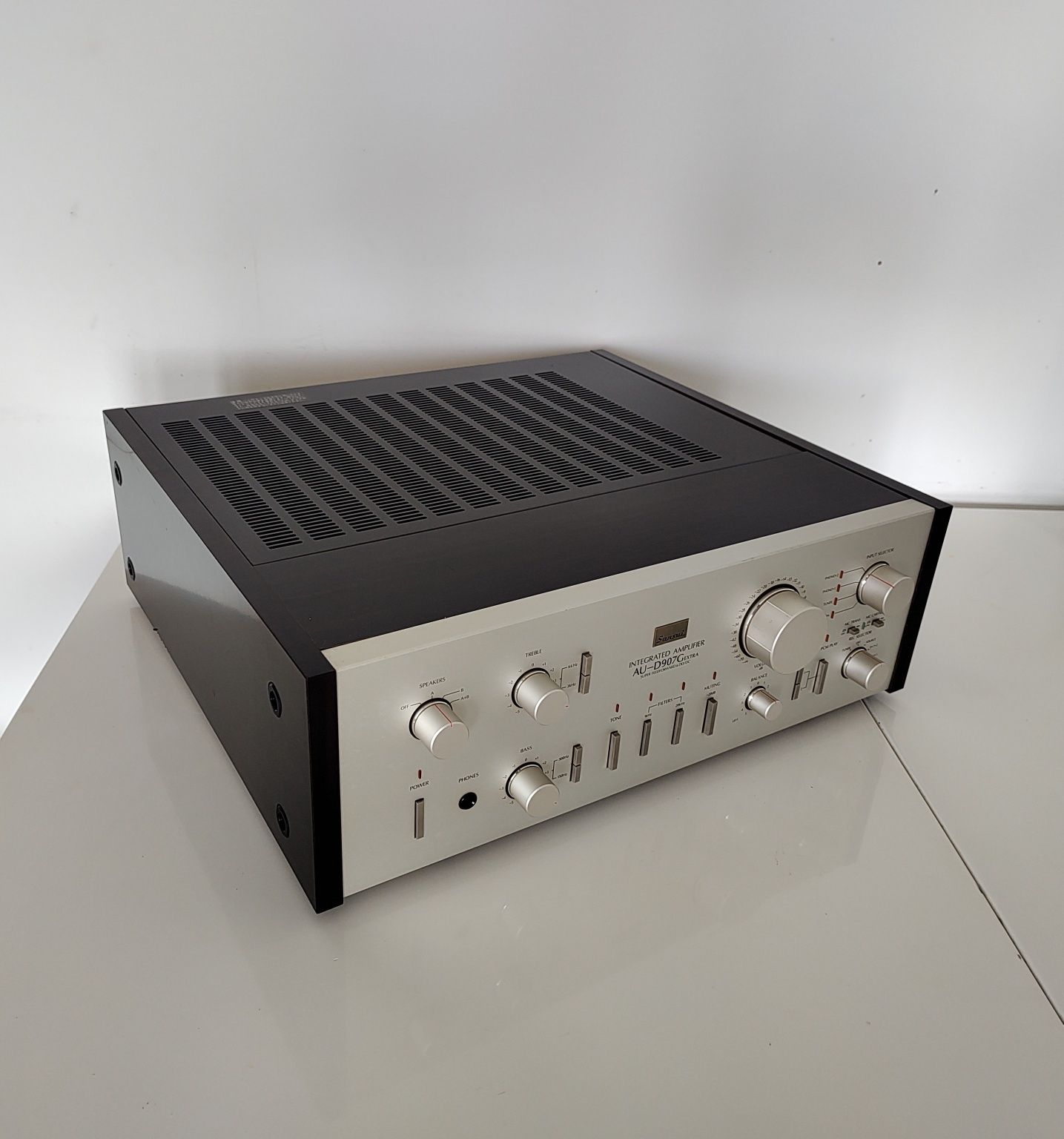 Sansui AU-D907G Extra , kultowy wzmacniacz stereo SREBRNY KOLOR