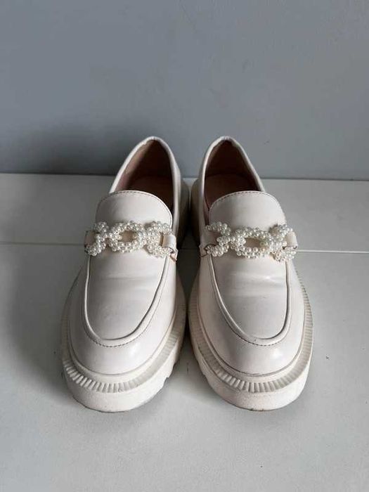 Kremowe ecru buty mokasyny loafersy Reserved 38