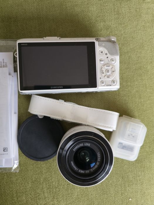 Samsung NX300 20.3MP CMOS Smart WiFi Mirrorless Digital Camera with 20