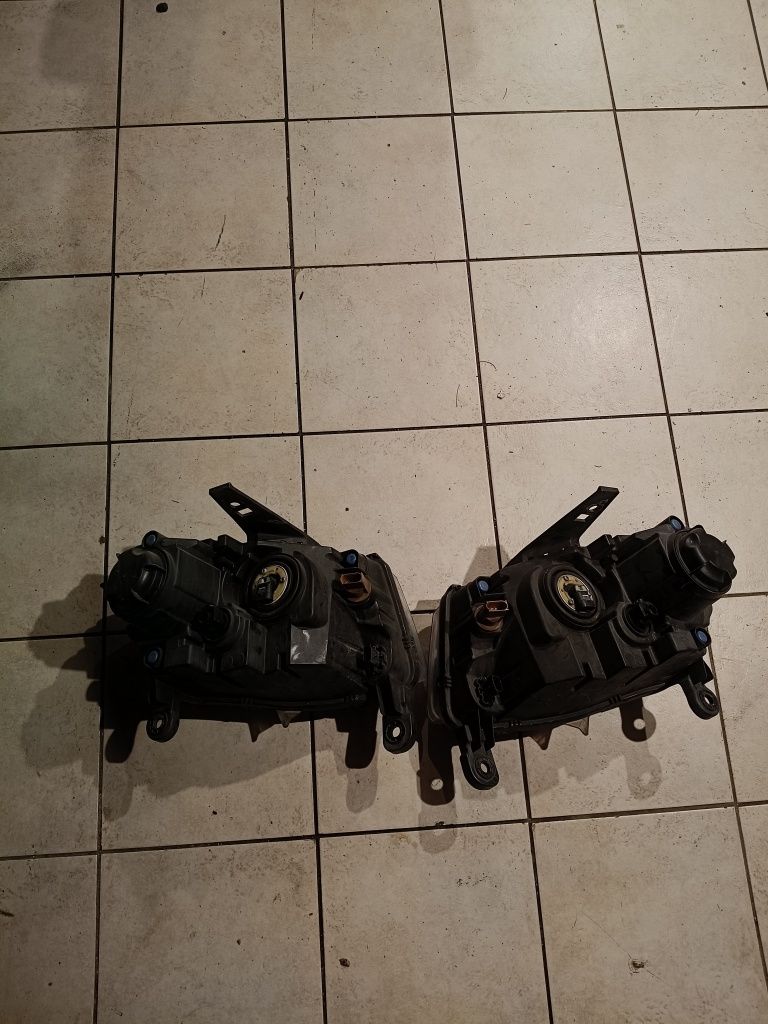 Lampy jeep wk2 przód