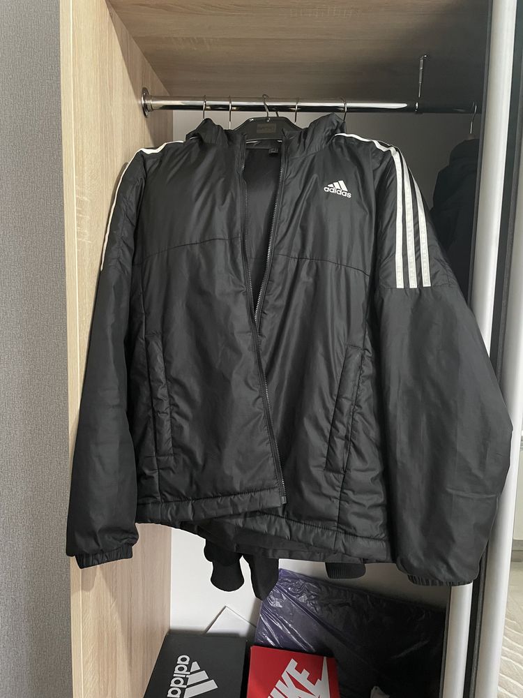 Курточка Adidas ESSENTIALS