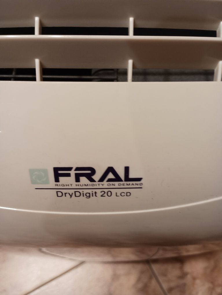 Osuszacz powietrza Fral Dry Digit 20 LCD
