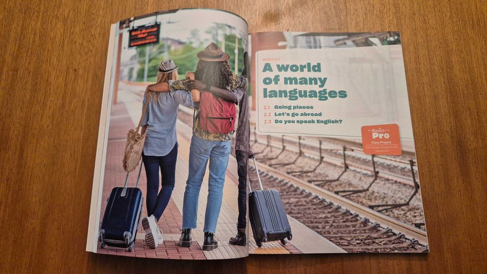 Vendo Dossier Professor e Manual de Inglês MASTER PRO 10º Ano - NOVO !