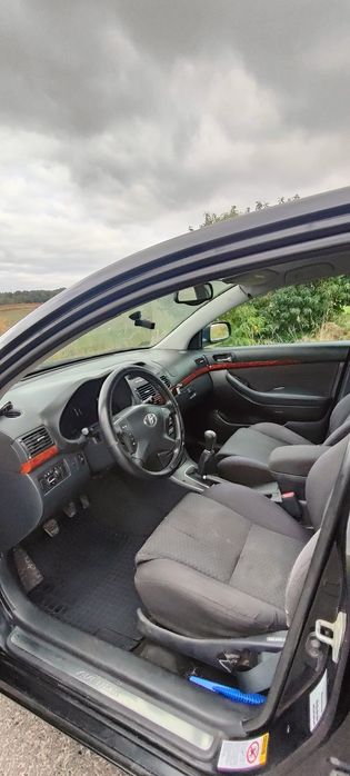 Toyota Avensis sedan 2.0 benzyna