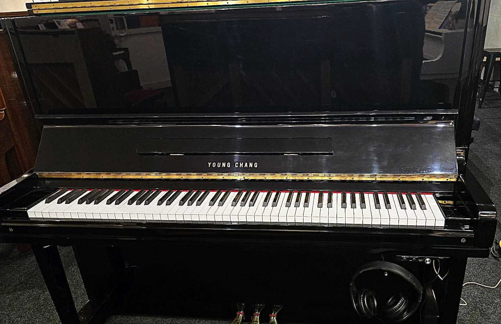 Pianino profesjonalne z systemem Silent Young Chang U 131