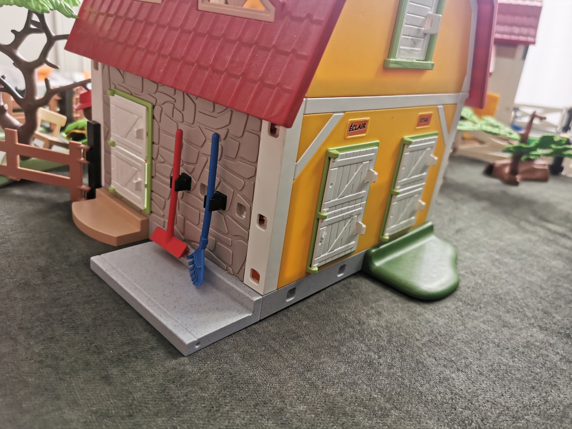 Klocki Playmobil duże farmy, traktor z przyczepą, konie