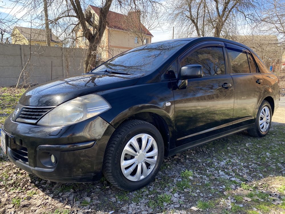 Автомобіль Nissan Tida