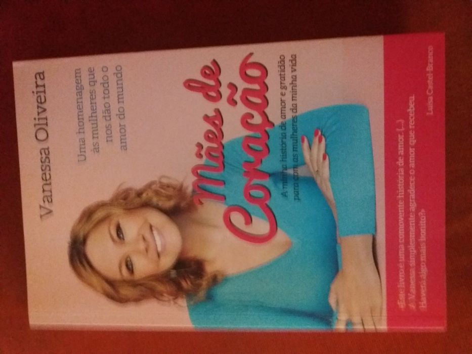 Livro "Mães de coração" de Vanessa Oliveira