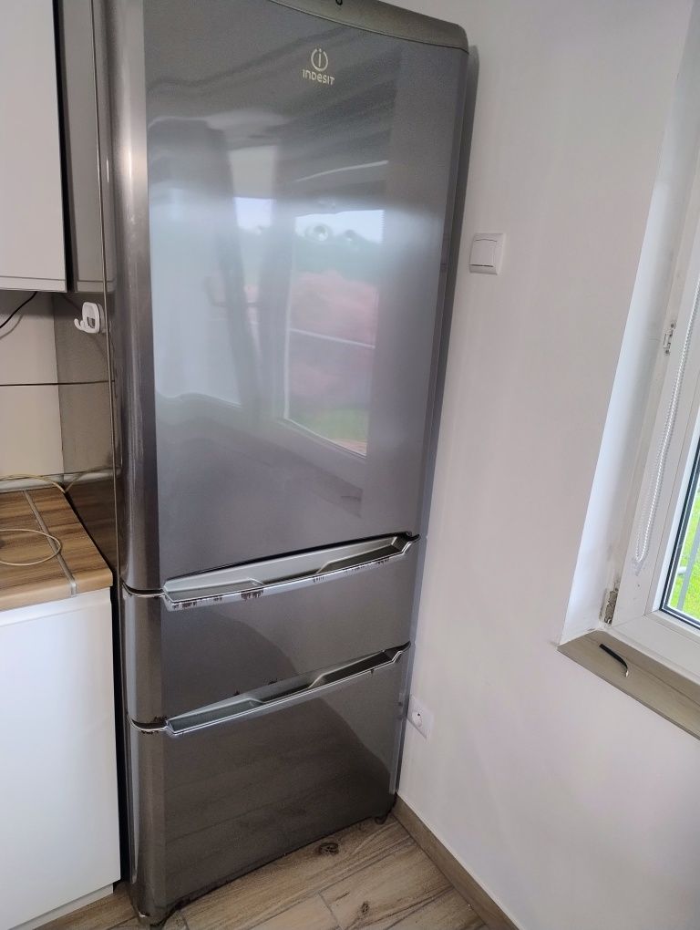 Lodówka Indesit trilogic no Frost
