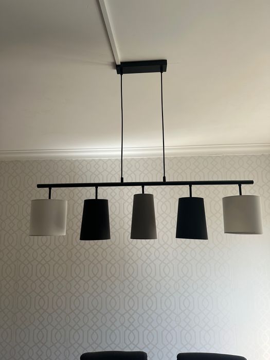 Candeeiro de sala com 5 focos luz.