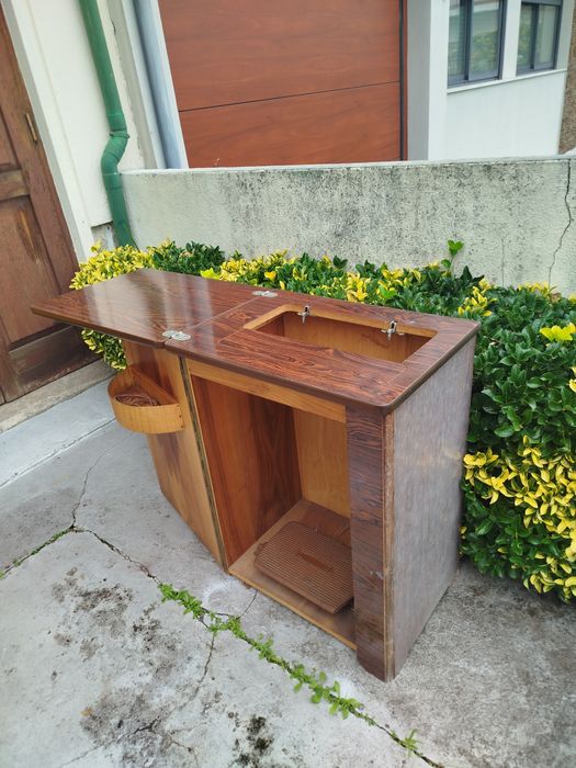Móvel de máquina de costura