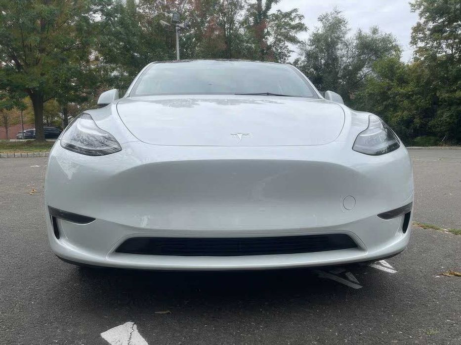 Tesla Model Y Long Range      2023