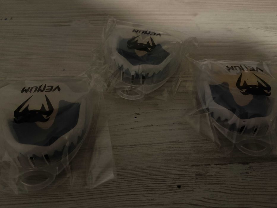 Спорт товари . Рукавиці бокс 2 шт Мма, капи бинти все по 3шт