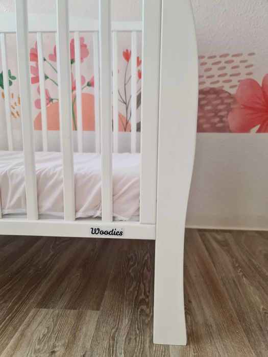 Drewniane lozeczko z gryzakiem Woodies 120×60+ materac, 2 wysokosci