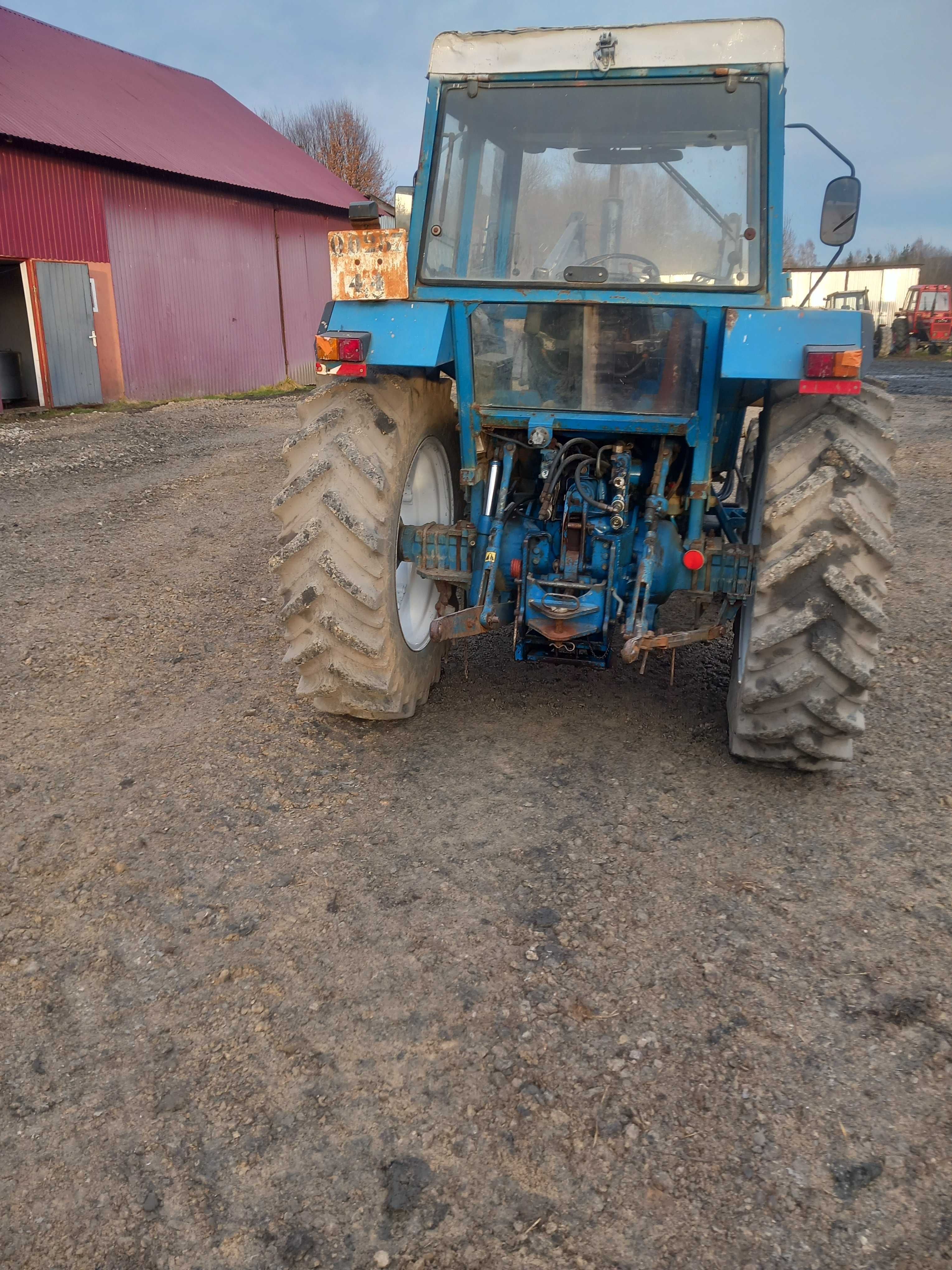 New Holland forda 5610 rozrzutnik 8 tonowy
